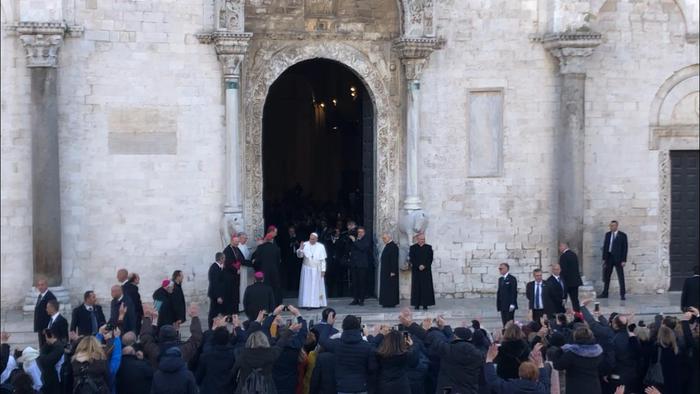 Papa a Bari per incontro con vescovi