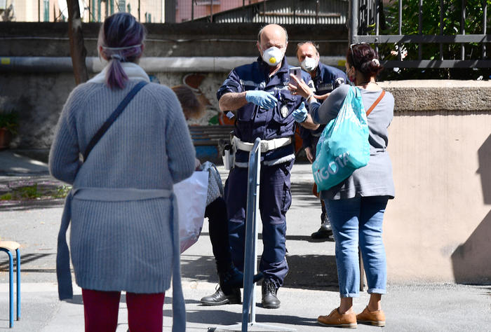 Presidente Mattarella, grazie alla polizia per l’impegno