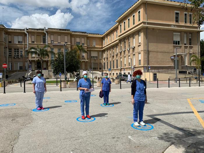 Fase 2: al Policlinico di Bari stencil per il distanziamento