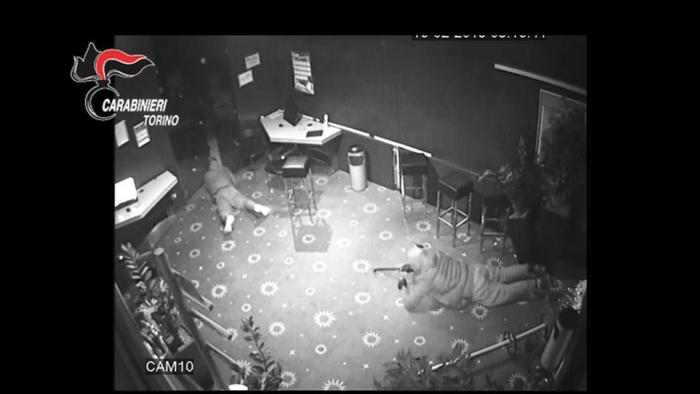 Svaligiavano le sale slot, presi due componenti della ‘banda buco’