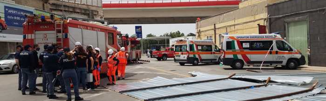 Bari: il vento fa volare una  lamiera che uccide una donna