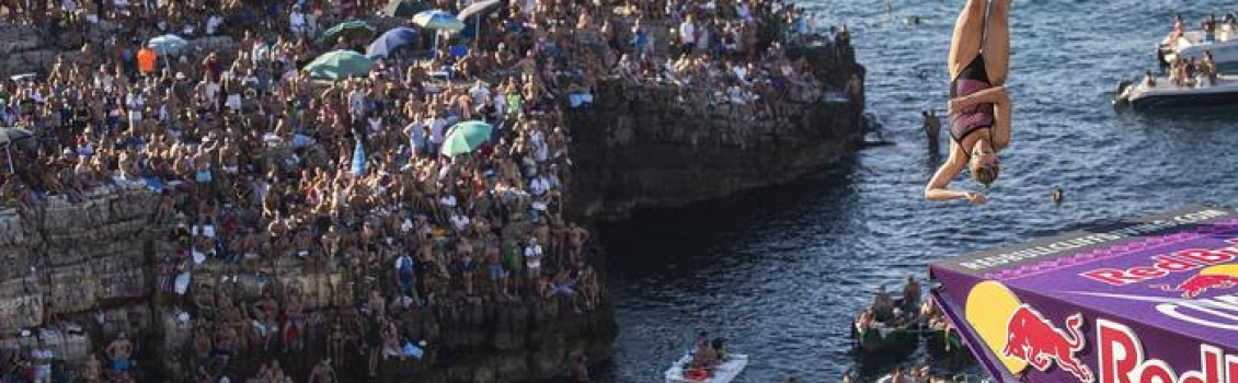 Tuffi: il Red Bull Cliff Diving il 19 luglio a Polignano