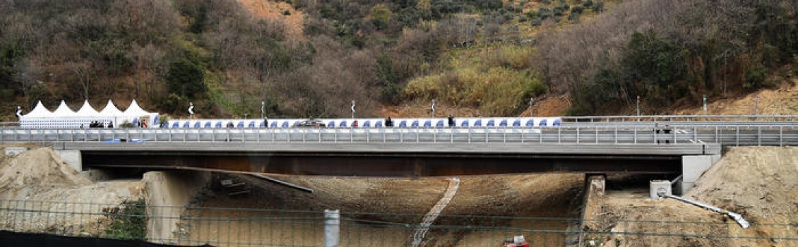 Maltempo, si muove frana per le forti piogge chiuso un viadotto in A6