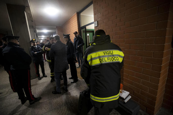 Plichi bomba a Roma, indagini per terrorismo