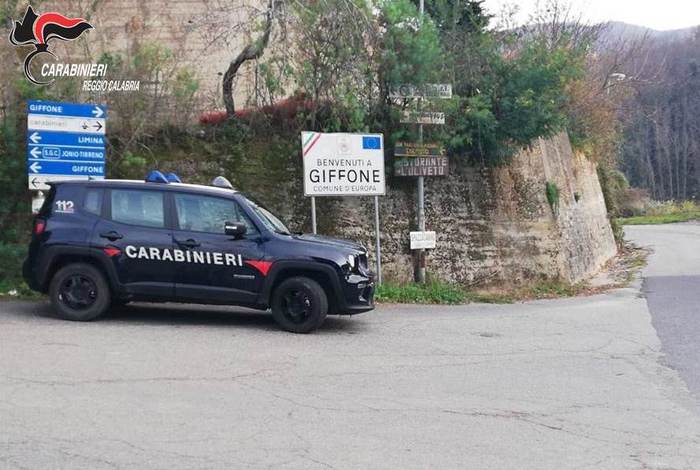 Colpi pistola contro l’auto dello zio,arrestato